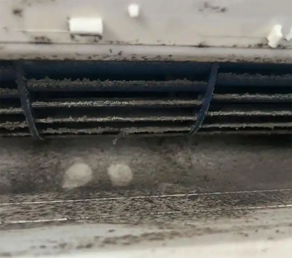 万全空调吹的风有股烧焦味是怎么回事